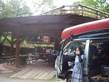 �Ў�ɃJ�b�v�A�Ў�Ƀr�[��