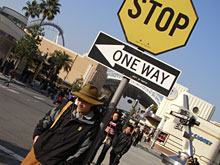 �t�r�i���̃V���[�E�B���h�E�ɏ����Ă������J�k�[�A�Г��ؕ�