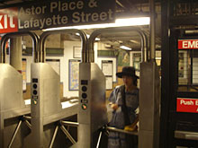 �r�[�������݂Ȃ���͂���߉�c�E�n���S