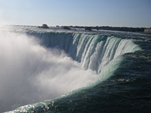 �X�[�p�[�Ŕ������A���w���̂��납��m���Ă����i�C�A�K���̑�����ۂɊ������B