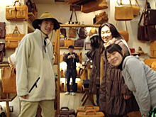 �֎q�ɍ����ĉ^��������Ă������A�݂ق���ƈꏏ�ɁB