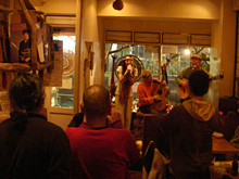 ���Ԃ���̂Q�l�Ɛ^��OTO����