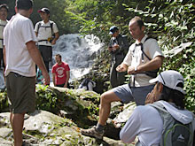 �����������A�g���C�������j���O�ɎQ���B