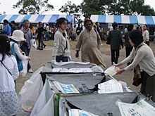 �f�B�����E�C���E���R�n�}�A�S�~�X�e�[�V����