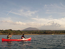 ����Ŕ̑O�ŁA�x�m�R�̑O��