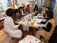 �������ь�A�~�̗{���׋���̗l�q