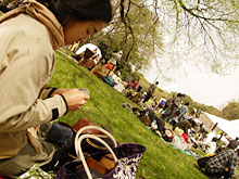 ���Ԃƈꏏ�ɁA�����_�{�̉��ɂ�