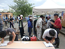 ���F���j�͉��̂��߁H�A������C��w�ɂčs�Ȃ���{�����e�B�A�o�^�̕��i