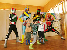 �����w�Z�Z�����A���ʃ��C�_�[�ƎB�e��