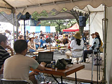 �R����̒��A�s�[�X�}�C���X�e�[�W�̏�