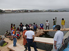 �O���̗l�q