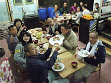 �ɂ�ɂ����A�H���̗l�q