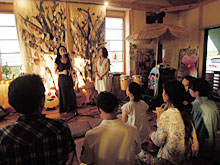 ����҂ɂ͑f�G�ȃy���_���g�AKaorico����Ɩ��q����