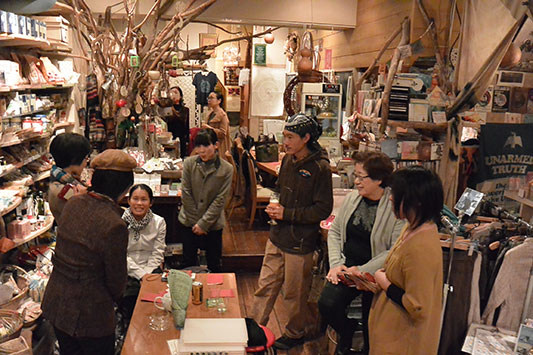 ���b��𗬉�