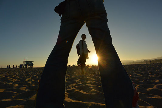 �T���^���j�J�r�[�`�ɂ�