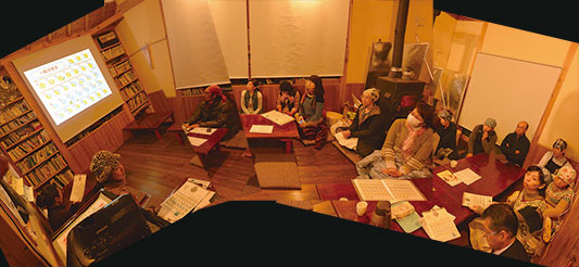 �J�����_�[���b���𗬉�