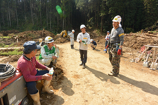 �d�@�����錻��ƃ{�����e�B�A