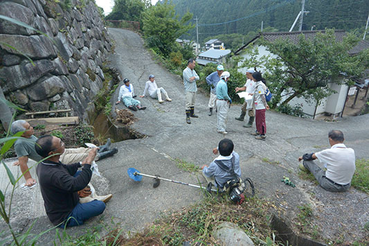 �n���̕��X�Ƒł����킹