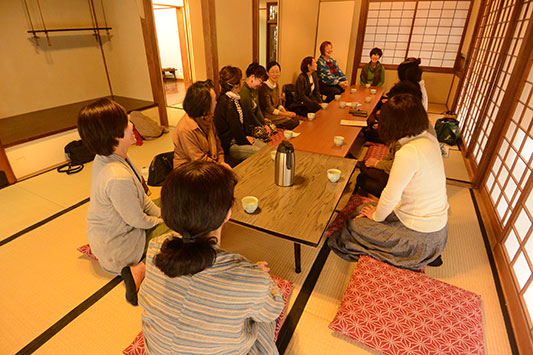 ��񕔂݂͂�ȂŊ�����킹�Ă��b��