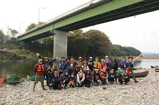 ���̏�ŏW���ʐ^