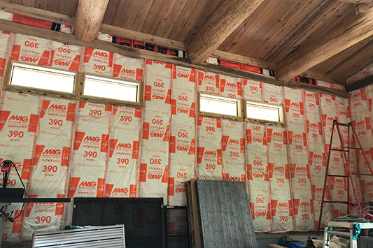 �f�M�ނ𒣂�