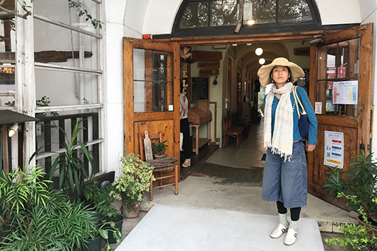 ���_�i�[�N�J�t�F�ɂ�