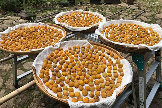 �~������