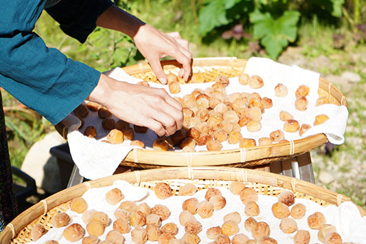 �~������