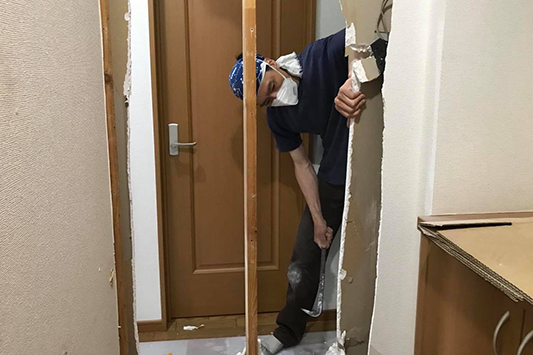 ��́E�΍p�{�[�h�𔍂���