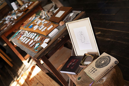 �A���Ɖb�q�̎��l