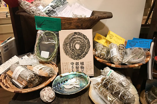 �A���Ɖb�q�̎��l