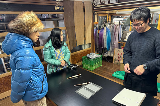 ����@�Ə�ɂ�