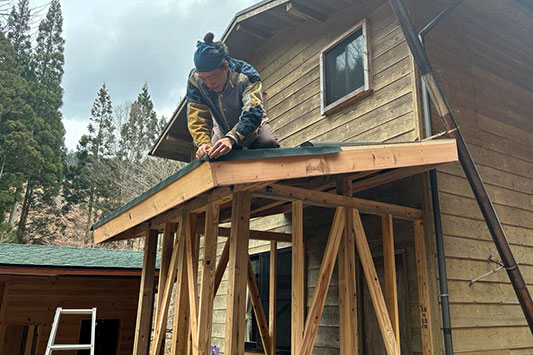 �H�݌ɂ̉����𒣂�