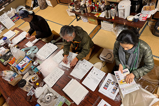 �������