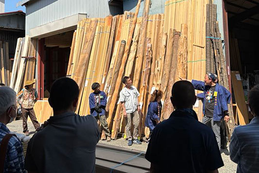 ���c���ޏ��̓W����A����̗l�q