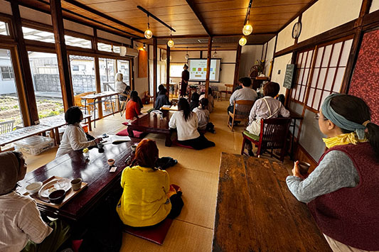 ��ƕ�炷����݂̃N���X������ݐH��