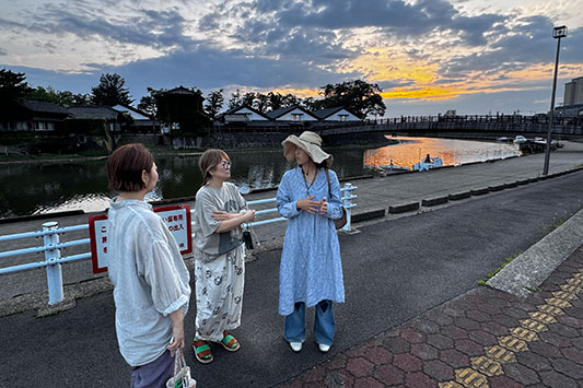 �H����������