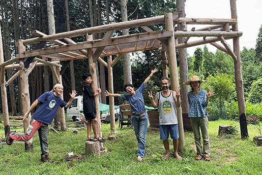 �������