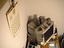 写真では見えないけどモニタの上には寄生獣のミギーがいる。